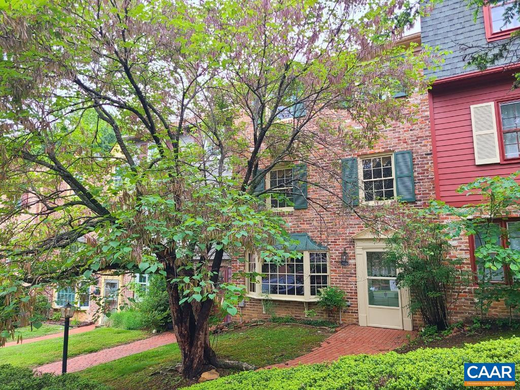 120 GEORGETOWN GREEN, CHARLOTTESVILLE, Virginia 22901, 4 Bedrooms Bedrooms, ,3 BathroomsBathrooms,Residential,For sale,120 GEORGETOWN GREEN,664959 MLS # 664959