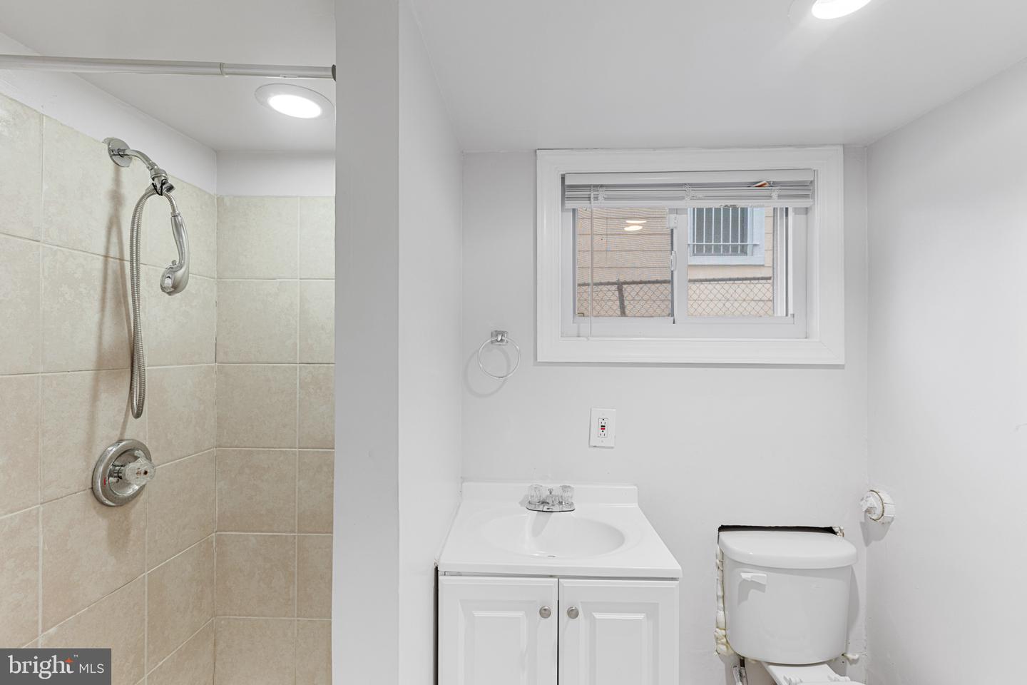 2802 BRUCE PL SE, WASHINGTON, District Of Columbia 20020, 3 Bedrooms Bedrooms, ,2 BathroomsBathrooms,Residential,For sale,2802 BRUCE PL SE,DCDC2195288 MLS # DCDC2195288