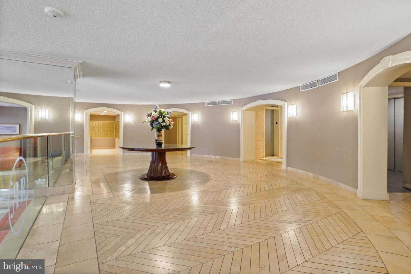 8340 GREENSBORO DR #902, MCLEAN, Virginia 22102, 1 Bedroom Bedrooms, ,1 BathroomBathrooms,Residential,For sale,8340 GREENSBORO DR #902,VAFX2236466 MLS # VAFX2236466