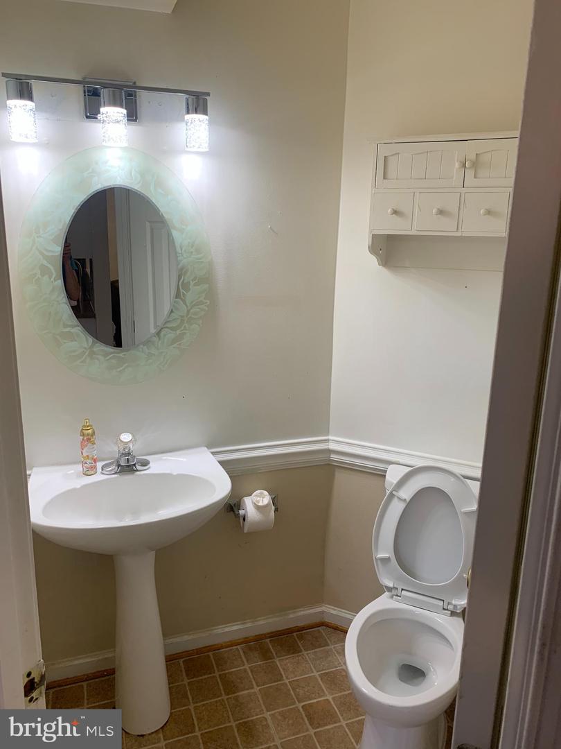 1170 HISEY AVE, WOODSTOCK, Virginia 22664, 3 Bedrooms Bedrooms, ,2 BathroomsBathrooms,Residential,For sale,1170 HISEY AVE,VASH2011422 MLS # VASH2011422