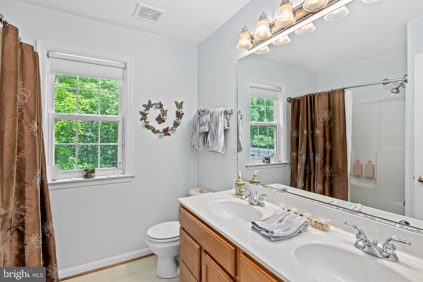 10 RIVER FARM, FREDERICKSBURG, Virginia 22405, 5 Bedrooms Bedrooms, ,2 BathroomsBathrooms,Residential,For sale,10 RIVER FARM,VAST2039048 MLS # VAST2039048