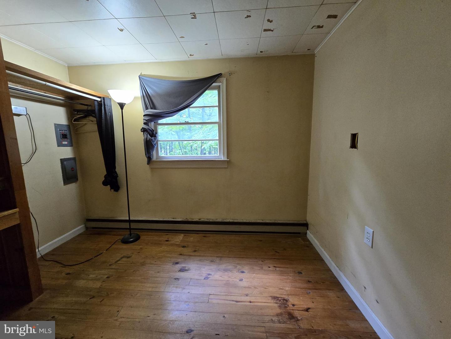 305 RACCOON DR, WINCHESTER, Virginia 22602, 1 Bedroom Bedrooms, 3 Rooms Rooms,1 BathroomBathrooms,Residential,For sale,305 RACCOON DR,VAFV2034402 MLS # VAFV2034402