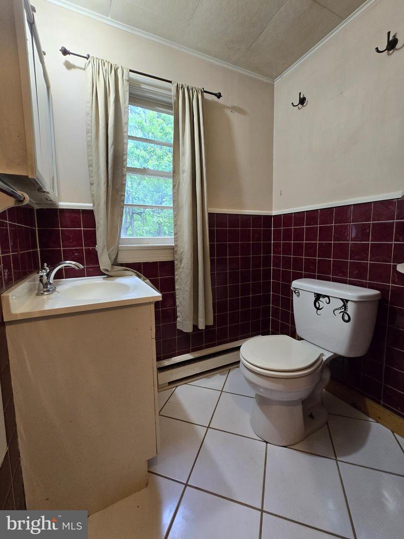 305 RACCOON DR, WINCHESTER, Virginia 22602, 1 Bedroom Bedrooms, 3 Rooms Rooms,1 BathroomBathrooms,Residential,For sale,305 RACCOON DR,VAFV2034402 MLS # VAFV2034402