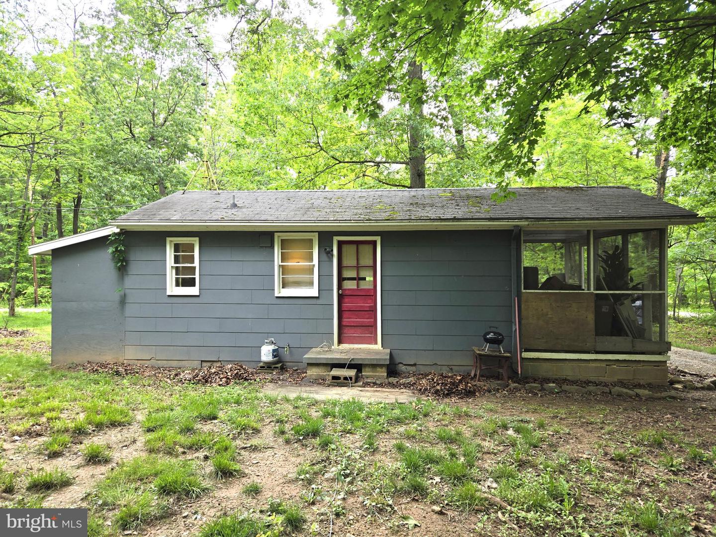305 RACCOON DR, WINCHESTER, Virginia 22602, 1 Bedroom Bedrooms, 3 Rooms Rooms,1 BathroomBathrooms,Residential,For sale,305 RACCOON DR,VAFV2034402 MLS # VAFV2034402