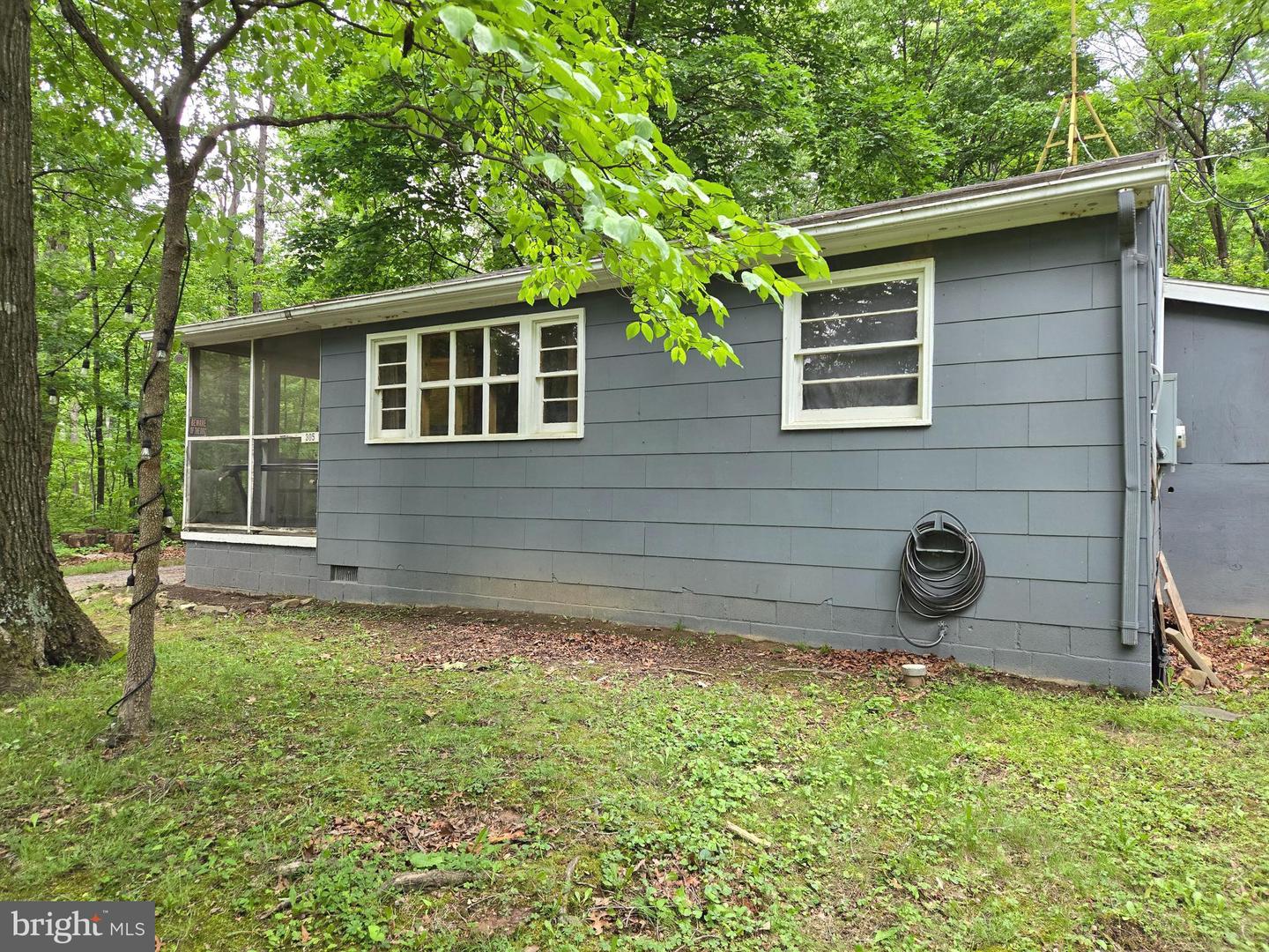 305 RACCOON DR, WINCHESTER, Virginia 22602, 1 Bedroom Bedrooms, 3 Rooms Rooms,1 BathroomBathrooms,Residential,For sale,305 RACCOON DR,VAFV2034402 MLS # VAFV2034402