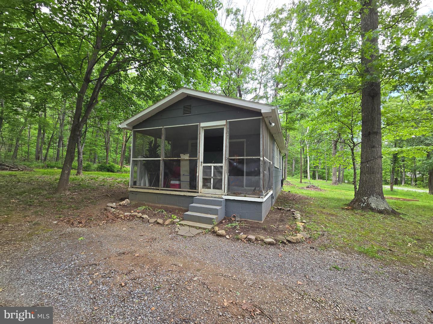 305 RACCOON DR, WINCHESTER, Virginia 22602, 1 Bedroom Bedrooms, 3 Rooms Rooms,1 BathroomBathrooms,Residential,For sale,305 RACCOON DR,VAFV2034402 MLS # VAFV2034402