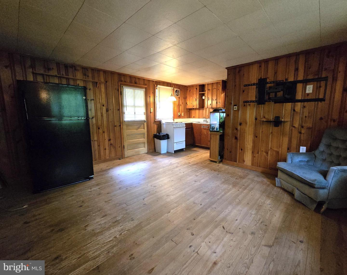 305 RACCOON DR, WINCHESTER, Virginia 22602, 1 Bedroom Bedrooms, 3 Rooms Rooms,1 BathroomBathrooms,Residential,For sale,305 RACCOON DR,VAFV2034402 MLS # VAFV2034402