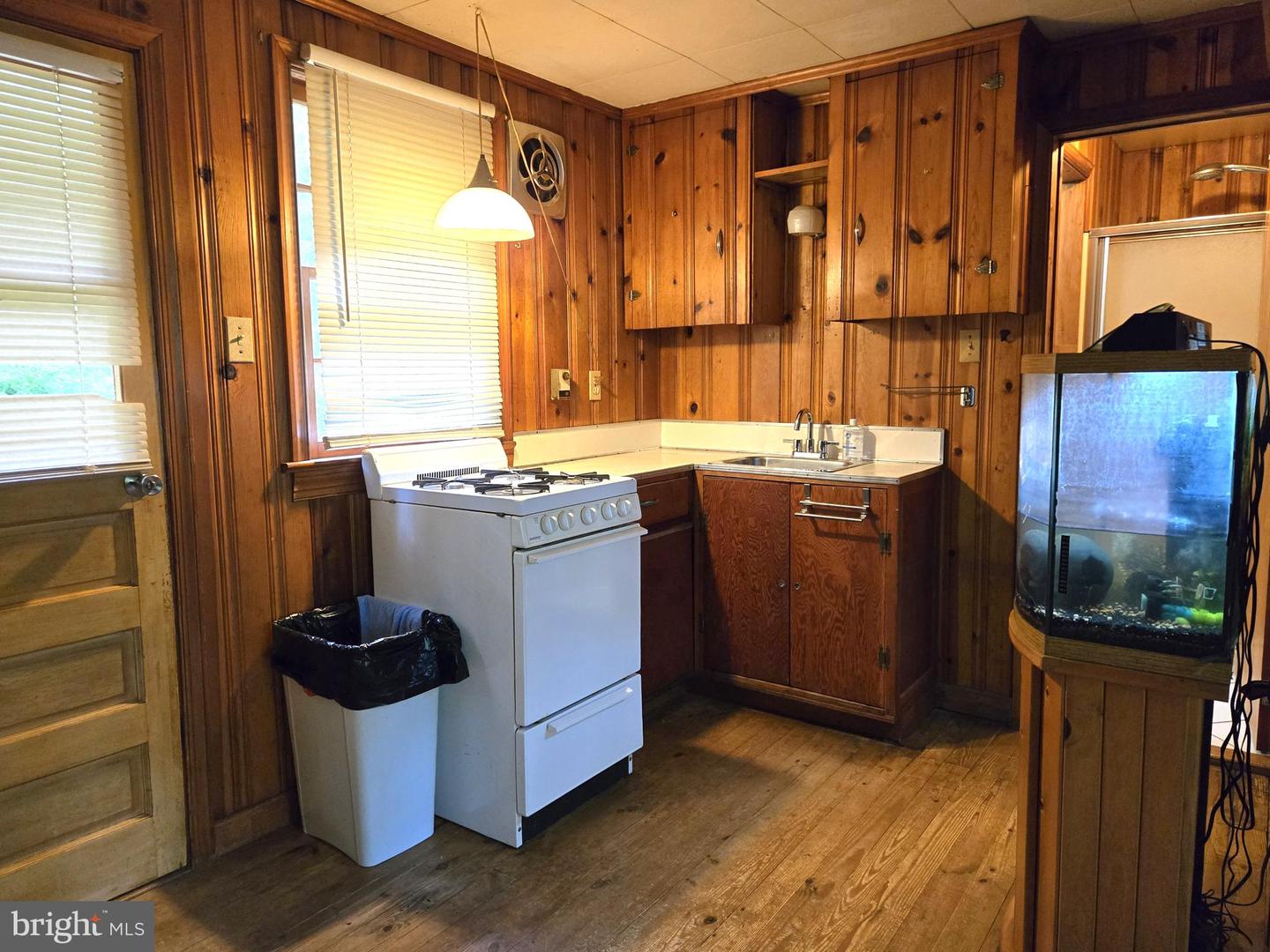 305 RACCOON DR, WINCHESTER, Virginia 22602, 1 Bedroom Bedrooms, 3 Rooms Rooms,1 BathroomBathrooms,Residential,For sale,305 RACCOON DR,VAFV2034402 MLS # VAFV2034402