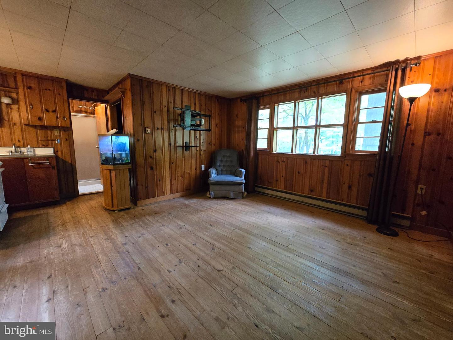 305 RACCOON DR, WINCHESTER, Virginia 22602, 1 Bedroom Bedrooms, 3 Rooms Rooms,1 BathroomBathrooms,Residential,For sale,305 RACCOON DR,VAFV2034402 MLS # VAFV2034402