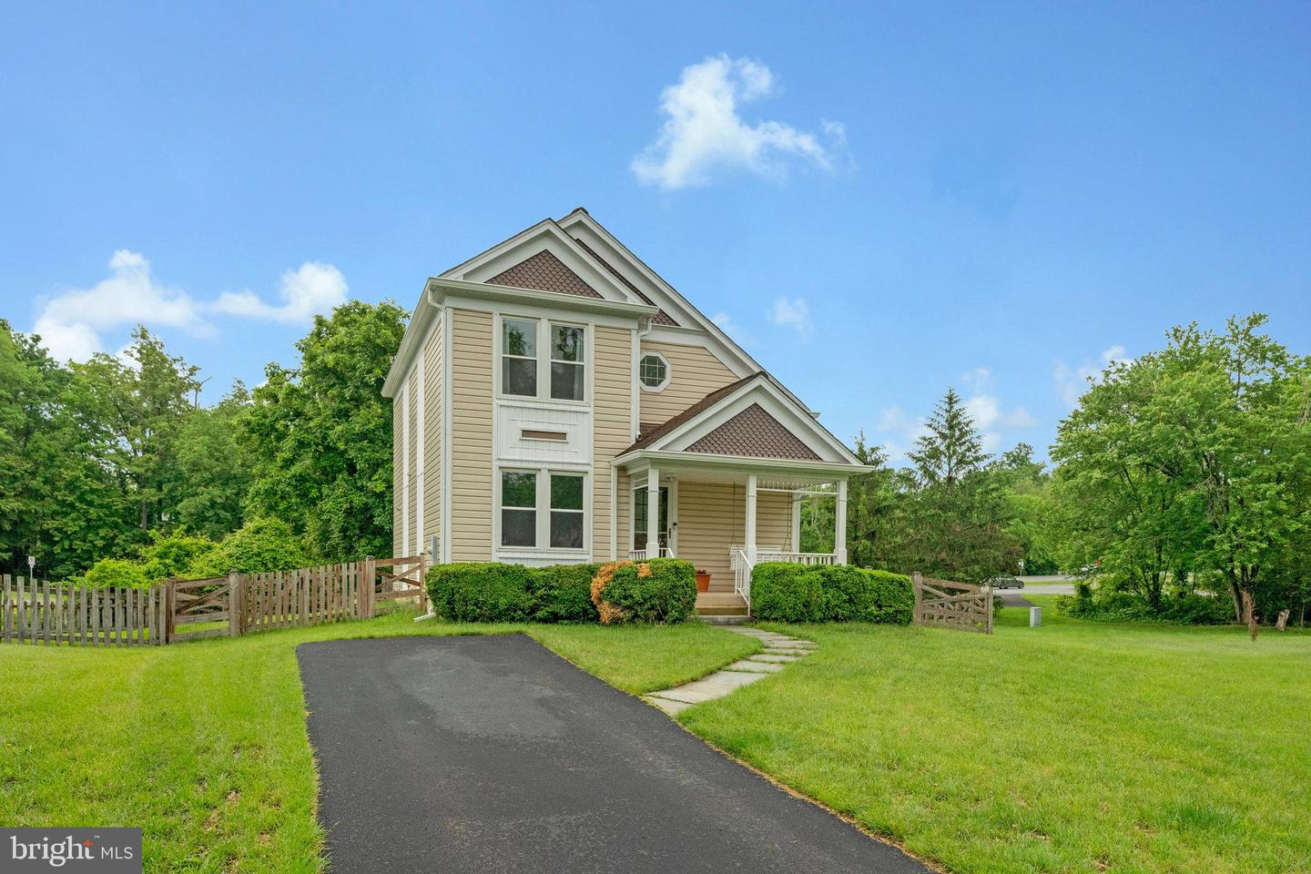 7 BENTMOOR CT, STERLING, Virginia 20165, 3 Bedrooms Bedrooms, ,3 BathroomsBathrooms,Residential,For sale,7 BENTMOOR CT,VALO2096242 MLS # VALO2096242