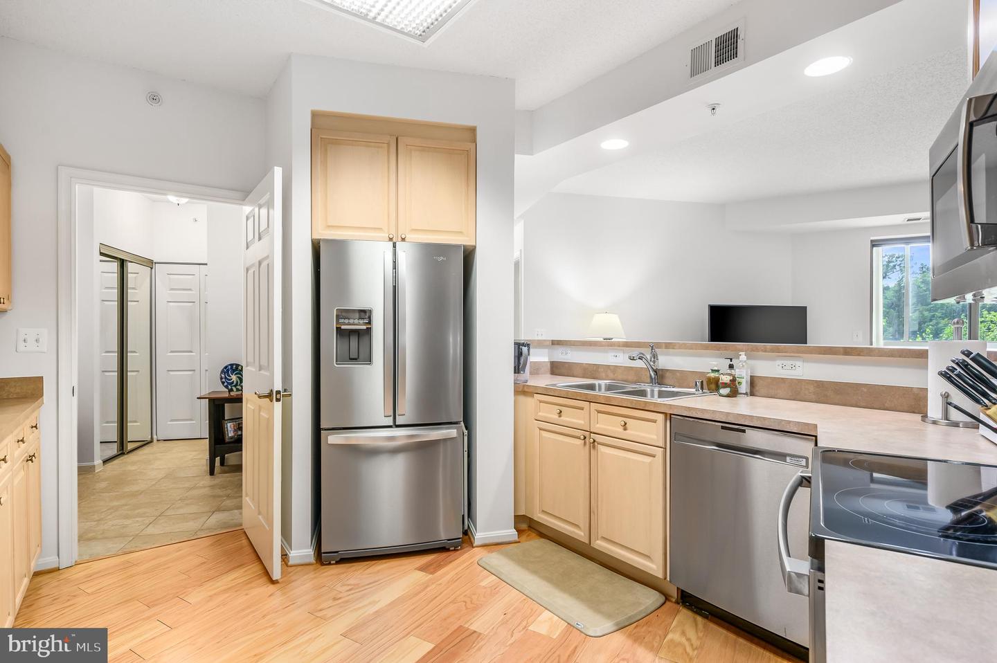 19355 CYPRESS RIDGE TER #203, LEESBURG, Virginia 20176, 2 Bedrooms Bedrooms, ,2 BathroomsBathrooms,Residential,For sale,19355 CYPRESS RIDGE TER #203,VALO2097282 MLS # VALO2097282