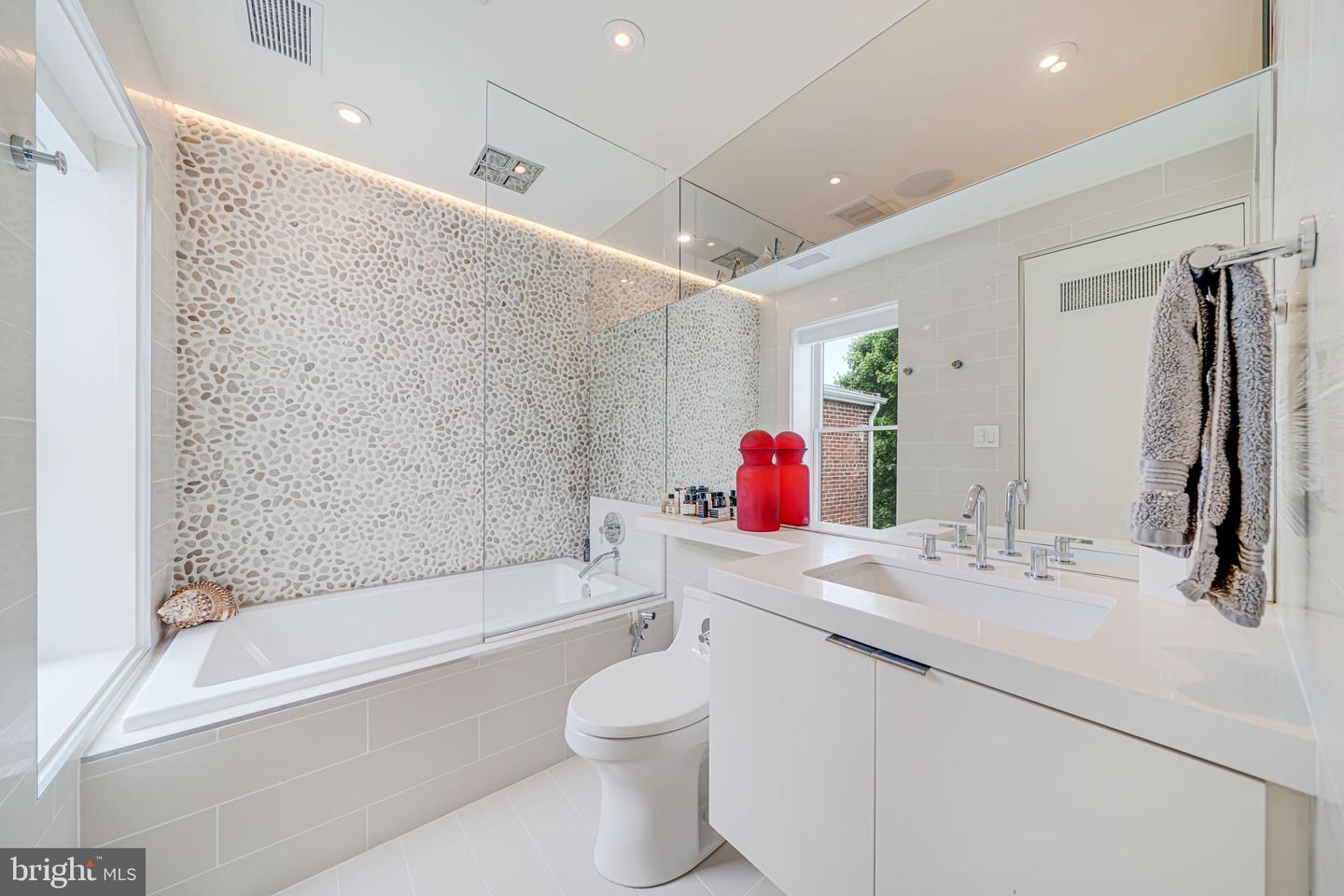 1448 CORCORAN ST NW, WASHINGTON, District Of Columbia 20009, 3 Bedrooms Bedrooms, ,3 BathroomsBathrooms,Residential,For sale,1448 CORCORAN ST NW,DCDC2201568 MLS # DCDC2201568