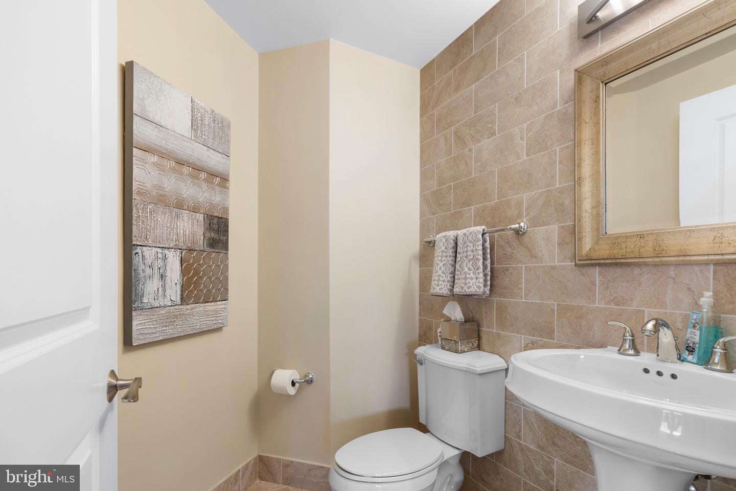 8220 CRESTWOOD HEIGHTS DR #407, MCLEAN, Virginia 22102, 2 Bedrooms Bedrooms, ,2 BathroomsBathrooms,Residential,For sale,8220 CRESTWOOD HEIGHTS DR #407,VAFX2242222 MLS # VAFX2242222