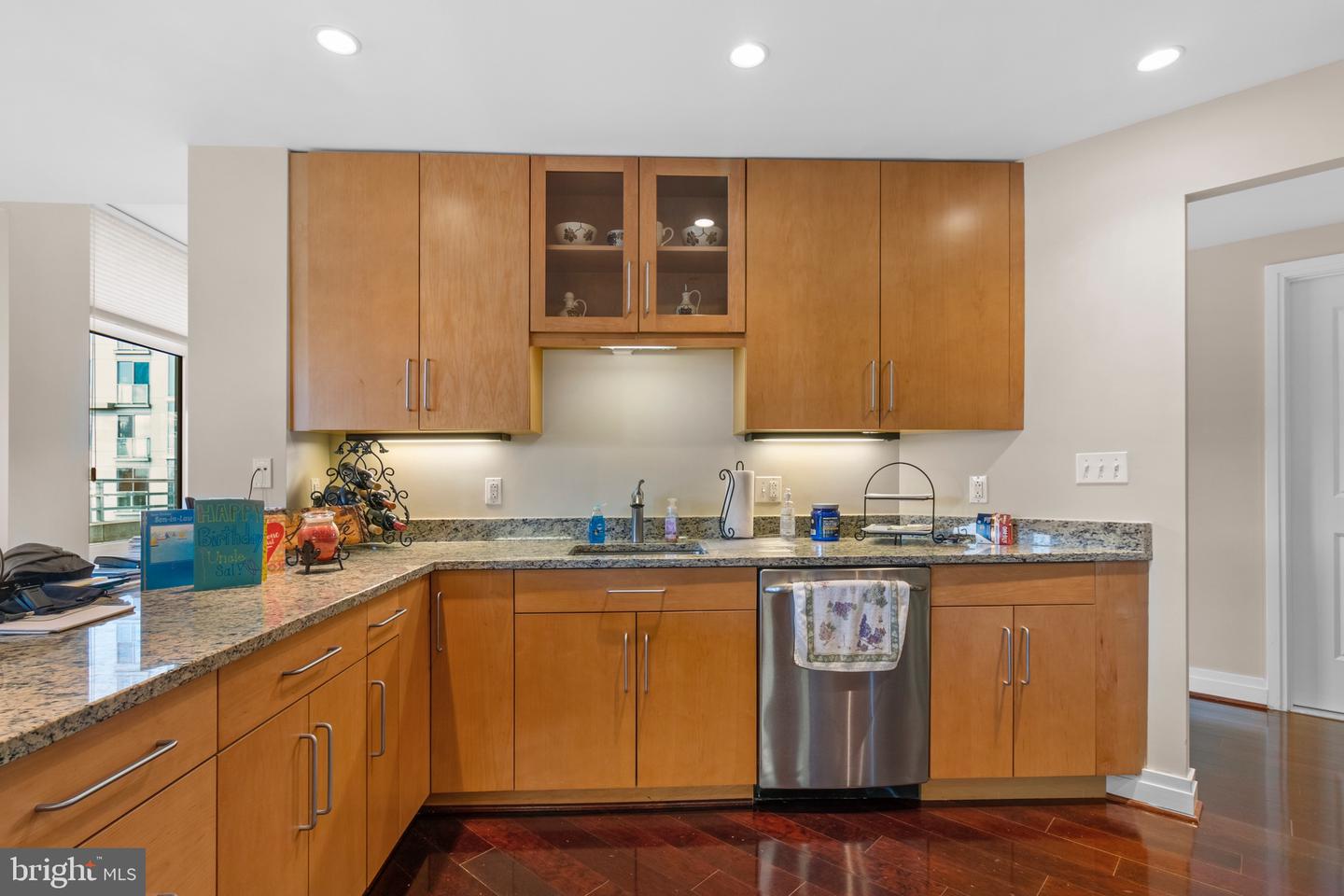 8220 CRESTWOOD HEIGHTS DR #407, MCLEAN, Virginia 22102, 2 Bedrooms Bedrooms, ,2 BathroomsBathrooms,Residential,For sale,8220 CRESTWOOD HEIGHTS DR #407,VAFX2242222 MLS # VAFX2242222