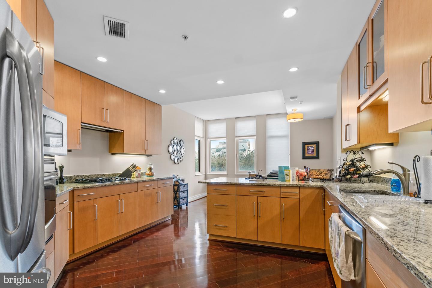 8220 CRESTWOOD HEIGHTS DR #407, MCLEAN, Virginia 22102, 2 Bedrooms Bedrooms, ,2 BathroomsBathrooms,Residential,For sale,8220 CRESTWOOD HEIGHTS DR #407,VAFX2242222 MLS # VAFX2242222