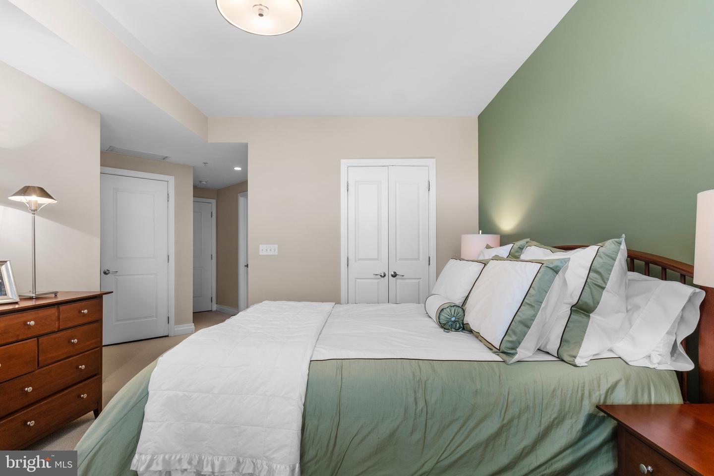 8220 CRESTWOOD HEIGHTS DR #407, MCLEAN, Virginia 22102, 2 Bedrooms Bedrooms, ,2 BathroomsBathrooms,Residential,For sale,8220 CRESTWOOD HEIGHTS DR #407,VAFX2242222 MLS # VAFX2242222