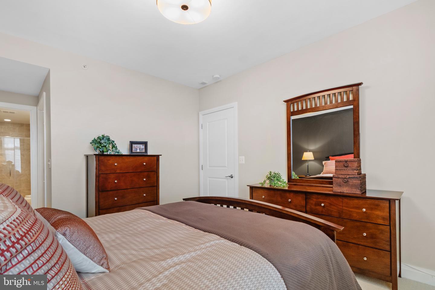 8220 CRESTWOOD HEIGHTS DR #407, MCLEAN, Virginia 22102, 2 Bedrooms Bedrooms, ,2 BathroomsBathrooms,Residential,For sale,8220 CRESTWOOD HEIGHTS DR #407,VAFX2242222 MLS # VAFX2242222
