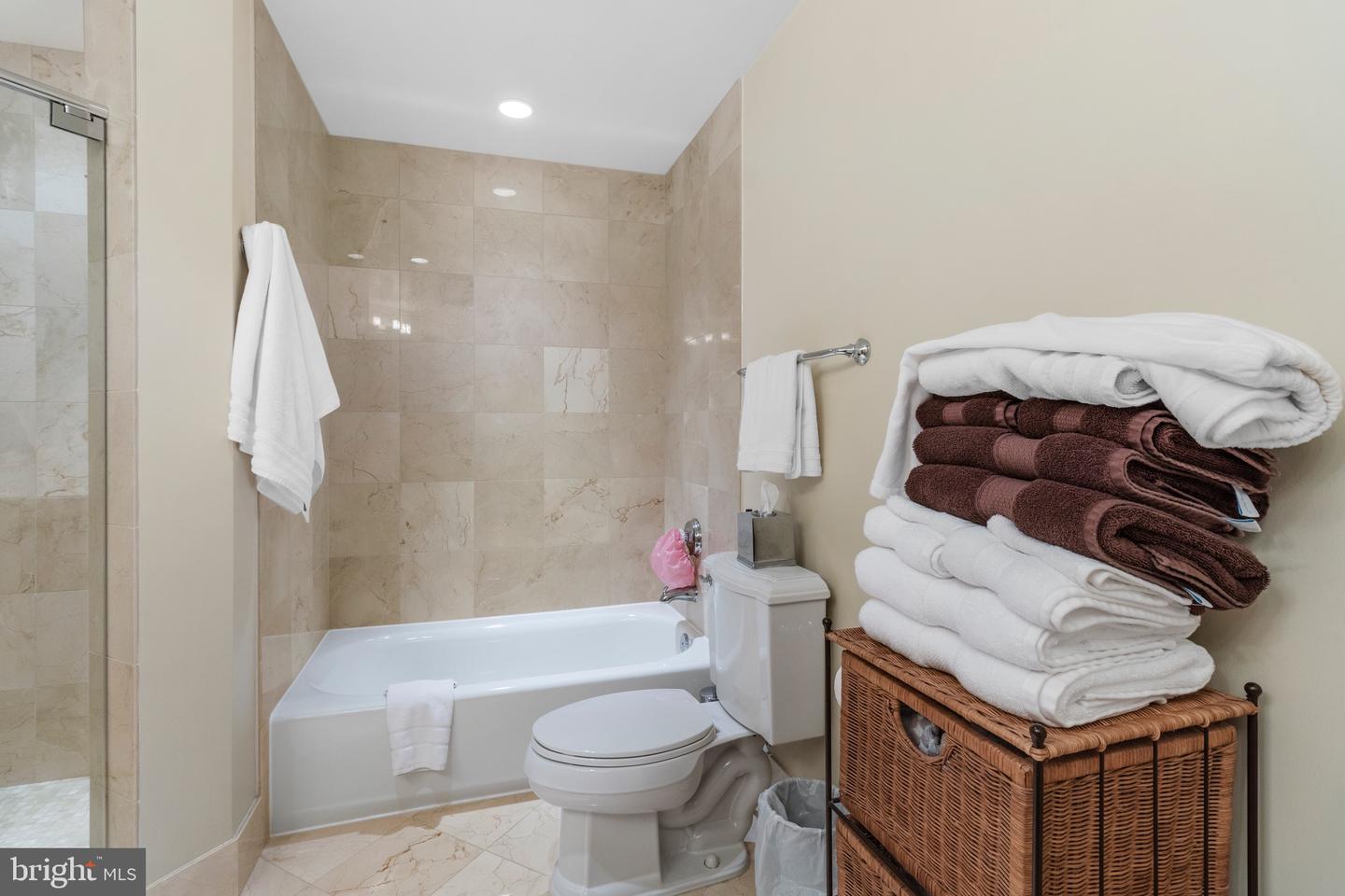 8220 CRESTWOOD HEIGHTS DR #407, MCLEAN, Virginia 22102, 2 Bedrooms Bedrooms, ,2 BathroomsBathrooms,Residential,For sale,8220 CRESTWOOD HEIGHTS DR #407,VAFX2242222 MLS # VAFX2242222