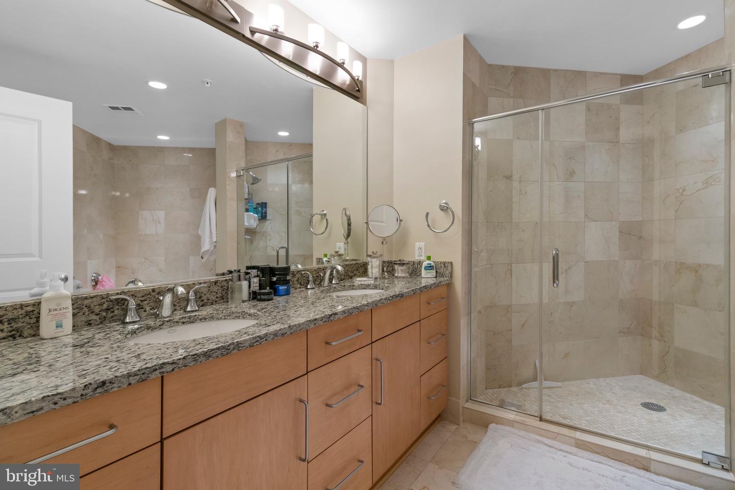 8220 CRESTWOOD HEIGHTS DR #407, MCLEAN, Virginia 22102, 2 Bedrooms Bedrooms, ,2 BathroomsBathrooms,Residential,For sale,8220 CRESTWOOD HEIGHTS DR #407,VAFX2242222 MLS # VAFX2242222