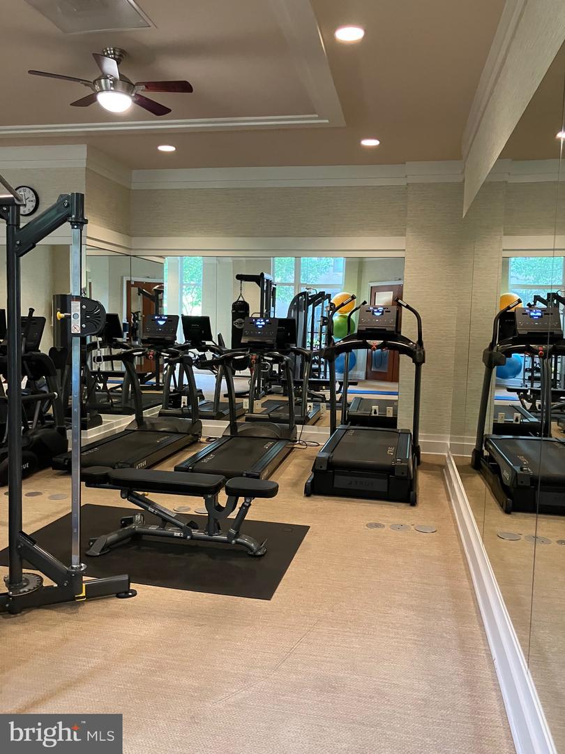 8220 CRESTWOOD HEIGHTS DR #407, MCLEAN, Virginia 22102, 2 Bedrooms Bedrooms, ,2 BathroomsBathrooms,Residential,For sale,8220 CRESTWOOD HEIGHTS DR #407,VAFX2242222 MLS # VAFX2242222