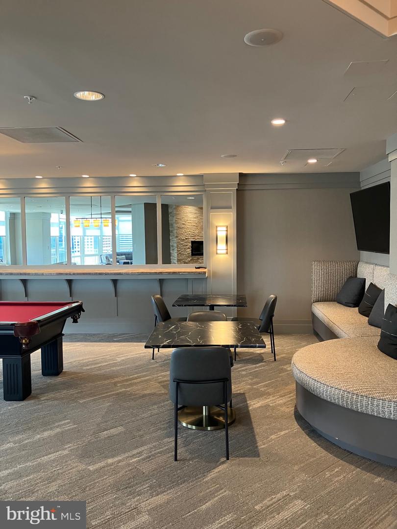 8220 CRESTWOOD HEIGHTS DR #407, MCLEAN, Virginia 22102, 2 Bedrooms Bedrooms, ,2 BathroomsBathrooms,Residential,For sale,8220 CRESTWOOD HEIGHTS DR #407,VAFX2242222 MLS # VAFX2242222