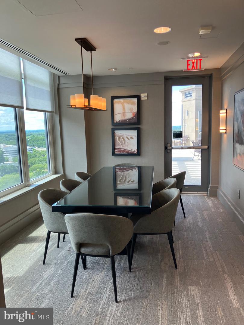 8220 CRESTWOOD HEIGHTS DR #407, MCLEAN, Virginia 22102, 2 Bedrooms Bedrooms, ,2 BathroomsBathrooms,Residential,For sale,8220 CRESTWOOD HEIGHTS DR #407,VAFX2242222 MLS # VAFX2242222