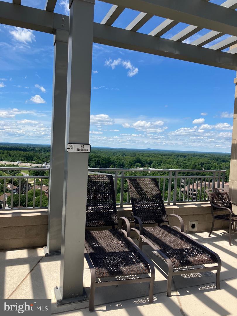 8220 CRESTWOOD HEIGHTS DR #407, MCLEAN, Virginia 22102, 2 Bedrooms Bedrooms, ,2 BathroomsBathrooms,Residential,For sale,8220 CRESTWOOD HEIGHTS DR #407,VAFX2242222 MLS # VAFX2242222