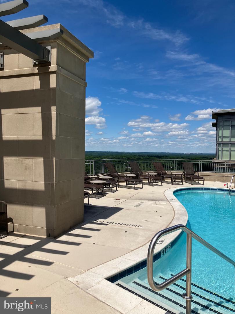 8220 CRESTWOOD HEIGHTS DR #407, MCLEAN, Virginia 22102, 2 Bedrooms Bedrooms, ,2 BathroomsBathrooms,Residential,For sale,8220 CRESTWOOD HEIGHTS DR #407,VAFX2242222 MLS # VAFX2242222
