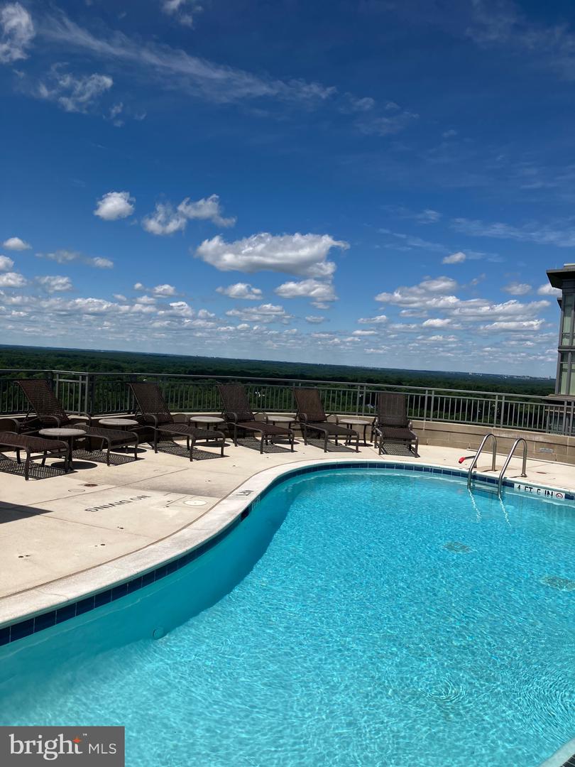 8220 CRESTWOOD HEIGHTS DR #407, MCLEAN, Virginia 22102, 2 Bedrooms Bedrooms, ,2 BathroomsBathrooms,Residential,For sale,8220 CRESTWOOD HEIGHTS DR #407,VAFX2242222 MLS # VAFX2242222