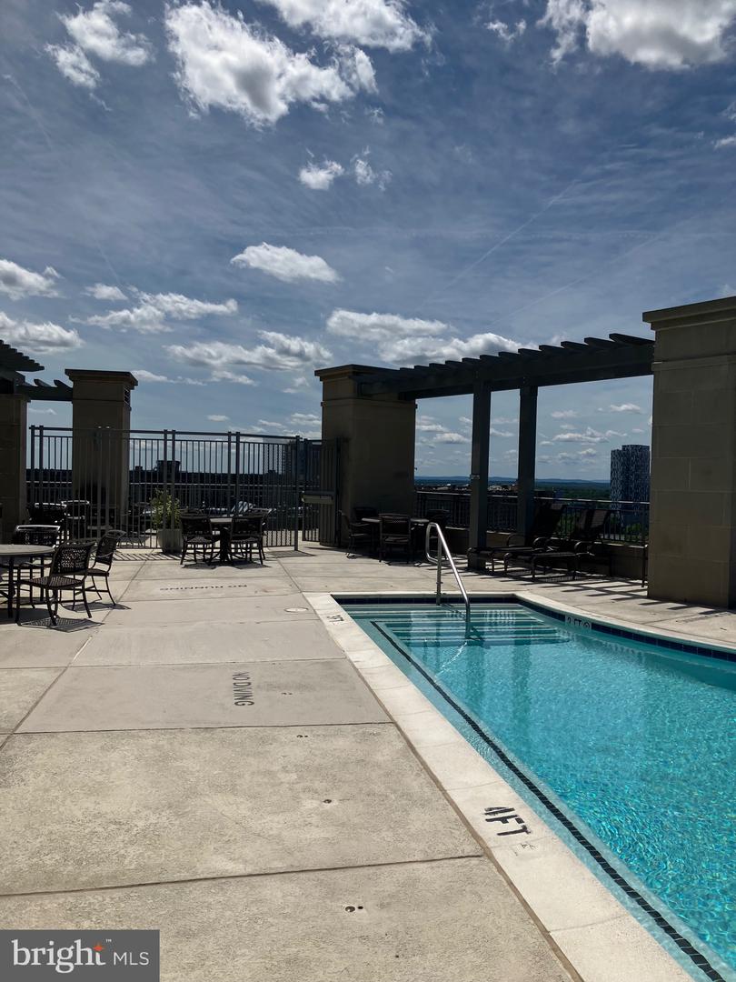 8220 CRESTWOOD HEIGHTS DR #407, MCLEAN, Virginia 22102, 2 Bedrooms Bedrooms, ,2 BathroomsBathrooms,Residential,For sale,8220 CRESTWOOD HEIGHTS DR #407,VAFX2242222 MLS # VAFX2242222