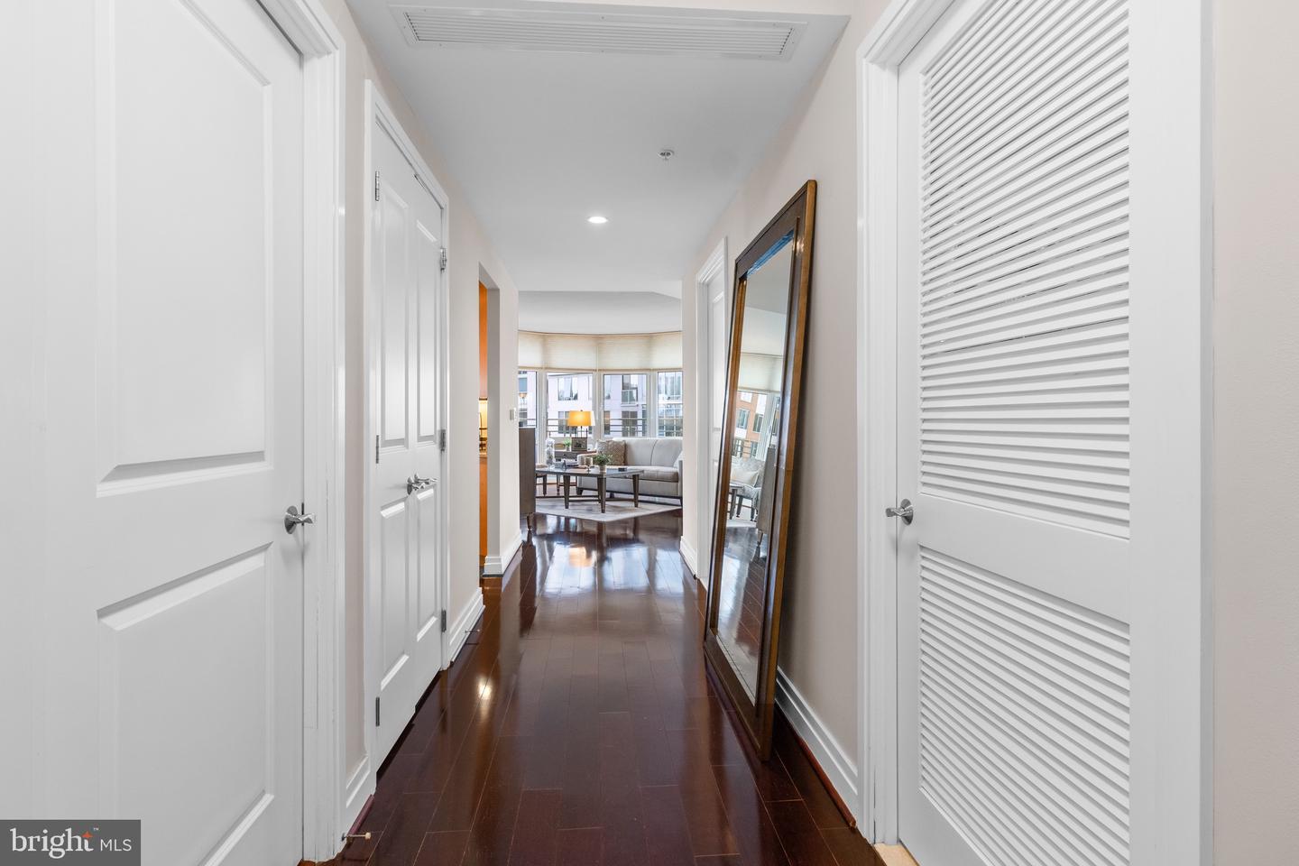8220 CRESTWOOD HEIGHTS DR #407, MCLEAN, Virginia 22102, 2 Bedrooms Bedrooms, ,2 BathroomsBathrooms,Residential,For sale,8220 CRESTWOOD HEIGHTS DR #407,VAFX2242222 MLS # VAFX2242222