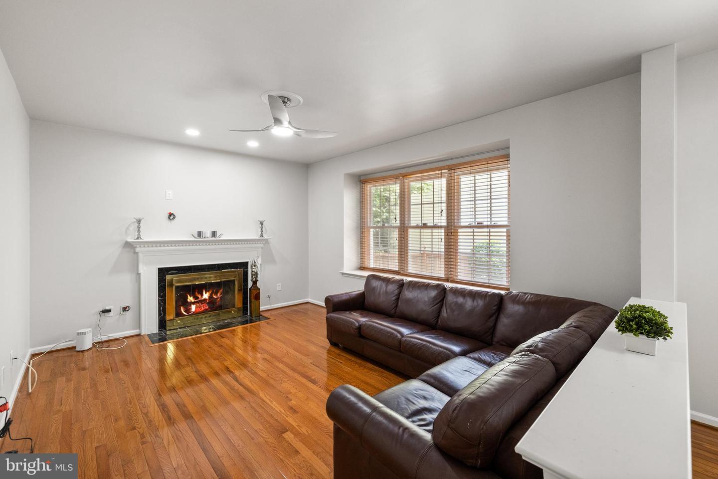 3725 FREEHILL LN, FAIRFAX, Virginia 22033, 4 Bedrooms Bedrooms, ,3 BathroomsBathrooms,Residential,For sale,3725 FREEHILL LN,VAFX2242938 MLS # VAFX2242938