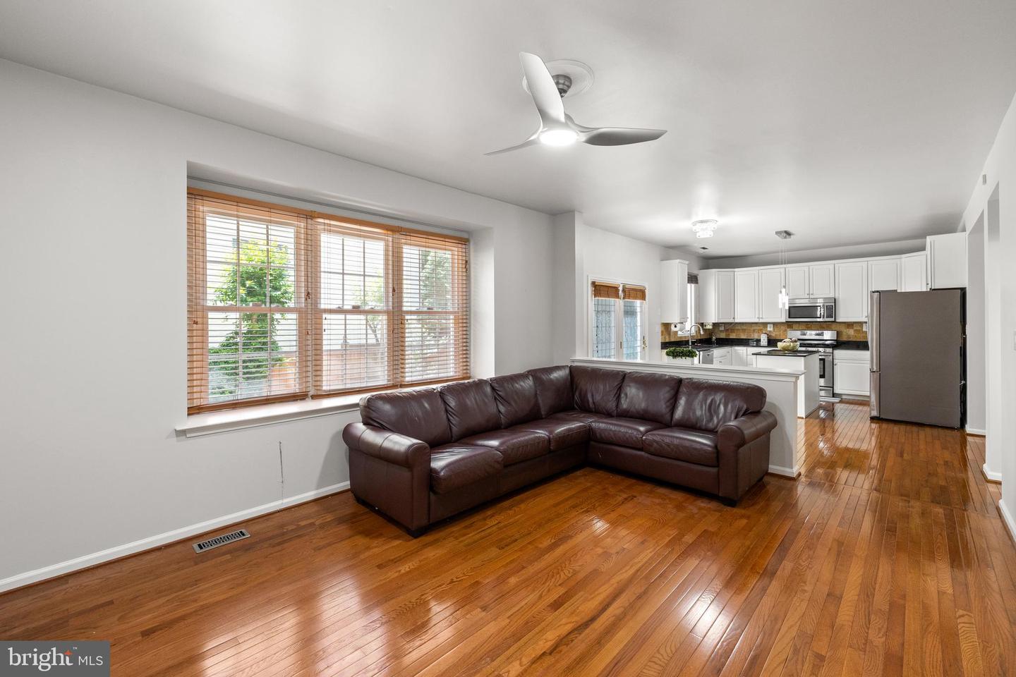 3725 FREEHILL LN, FAIRFAX, Virginia 22033, 4 Bedrooms Bedrooms, ,3 BathroomsBathrooms,Residential,For sale,3725 FREEHILL LN,VAFX2242938 MLS # VAFX2242938