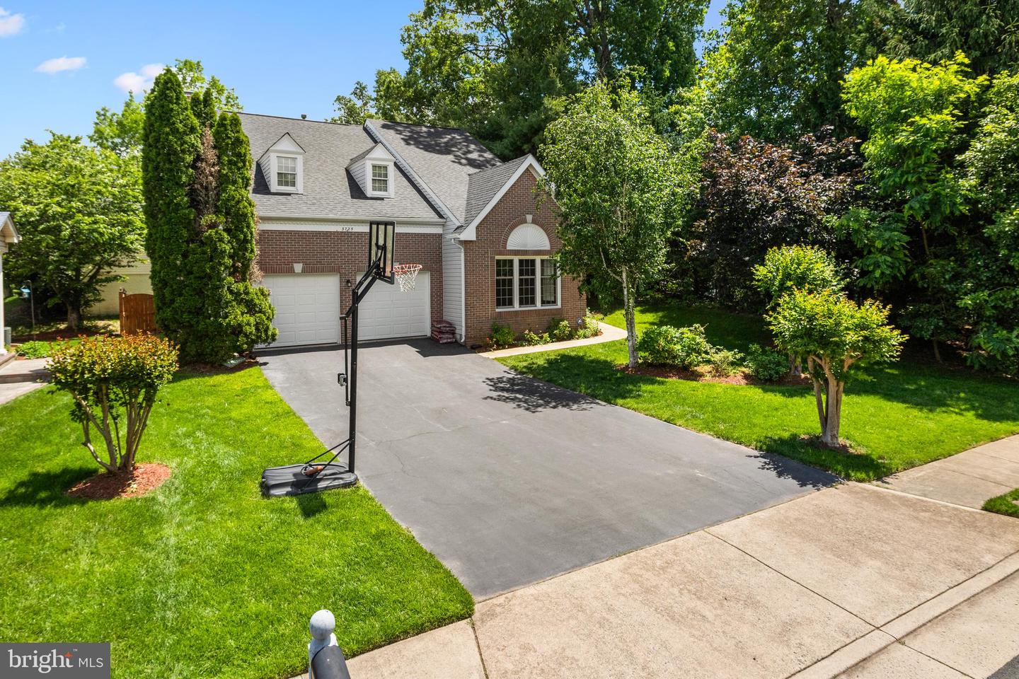 3725 FREEHILL LN, FAIRFAX, Virginia 22033, 4 Bedrooms Bedrooms, ,3 BathroomsBathrooms,Residential,For sale,3725 FREEHILL LN,VAFX2242938 MLS # VAFX2242938