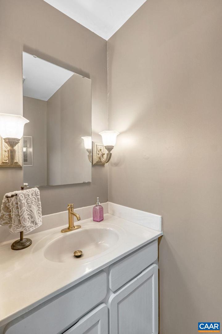 440 WYNRIDGE DR, CHARLOTTESVILLE, Virginia 22901, 3 Bedrooms Bedrooms, ,2 BathroomsBathrooms,Residential,For sale,440 WYNRIDGE DR,664842 MLS # 664842