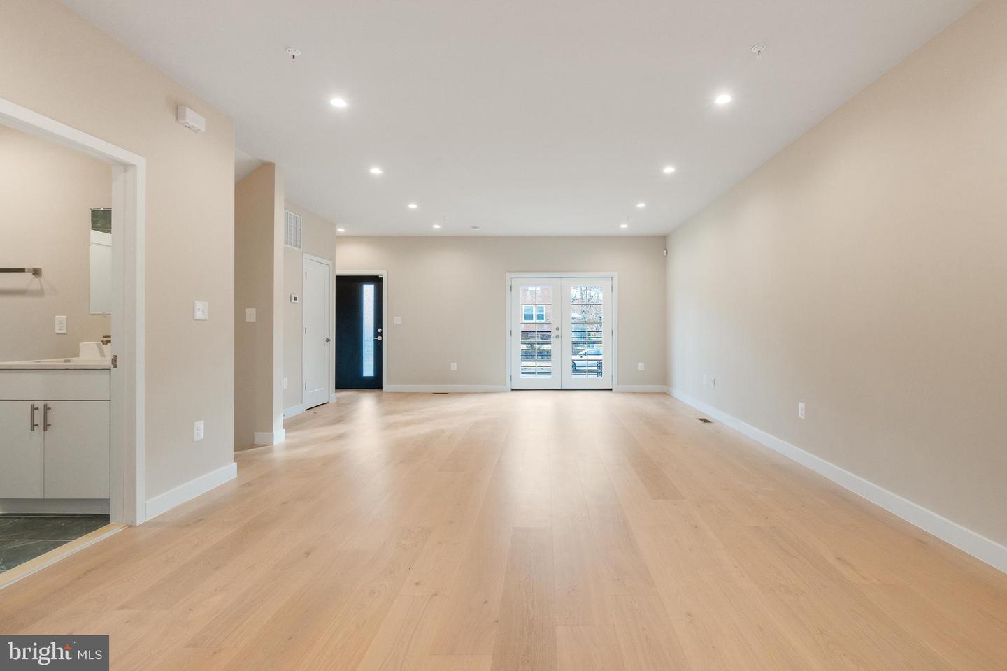 852 XENIA SE #1, WASHINGTON, District Of Columbia 20032, 4 Bedrooms Bedrooms, ,3 BathroomsBathrooms,Residential,For sale,852 XENIA SE #1,DCDC2175850 MLS # DCDC2175850