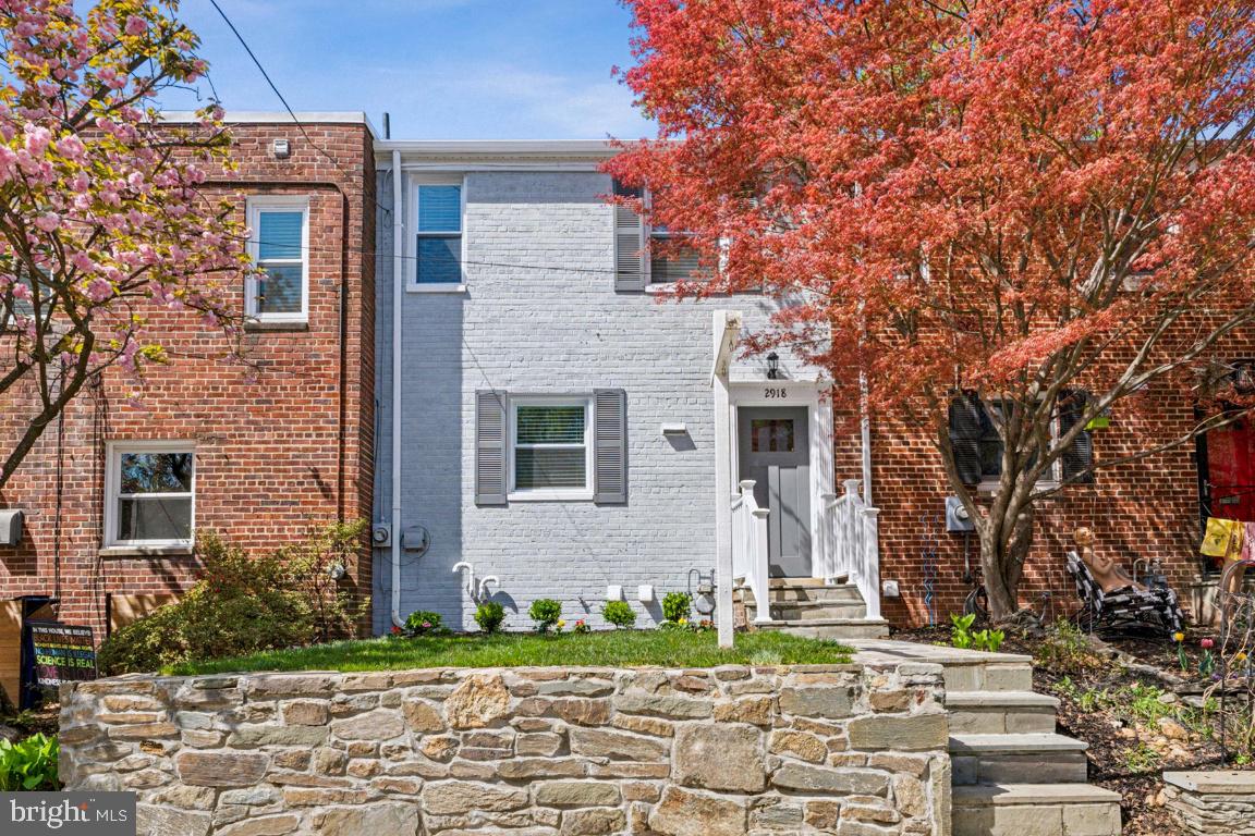 2918 LANDOVER ST, ALEXANDRIA, Virginia 22305, 3 Bedrooms Bedrooms, ,2 BathroomsBathrooms,Residential,For sale,2918 LANDOVER ST,VAAX2043776 MLS # VAAX2043776