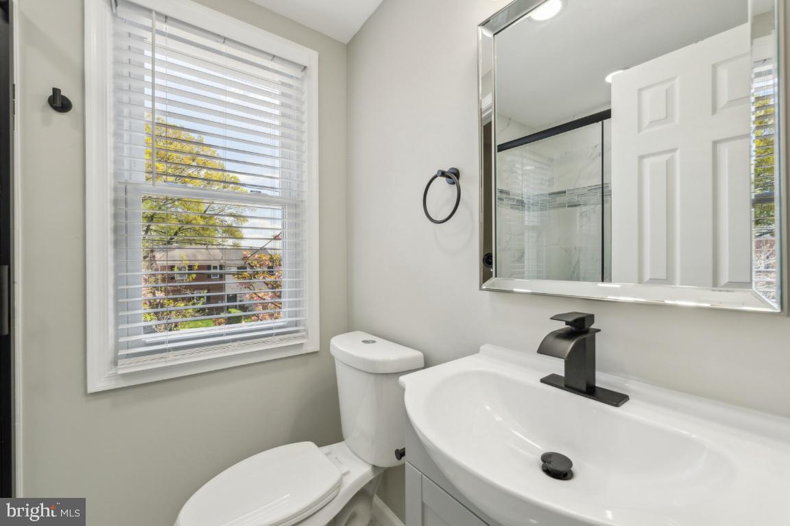 2918 LANDOVER ST, ALEXANDRIA, Virginia 22305, 3 Bedrooms Bedrooms, ,2 BathroomsBathrooms,Residential,For sale,2918 LANDOVER ST,VAAX2043776 MLS # VAAX2043776