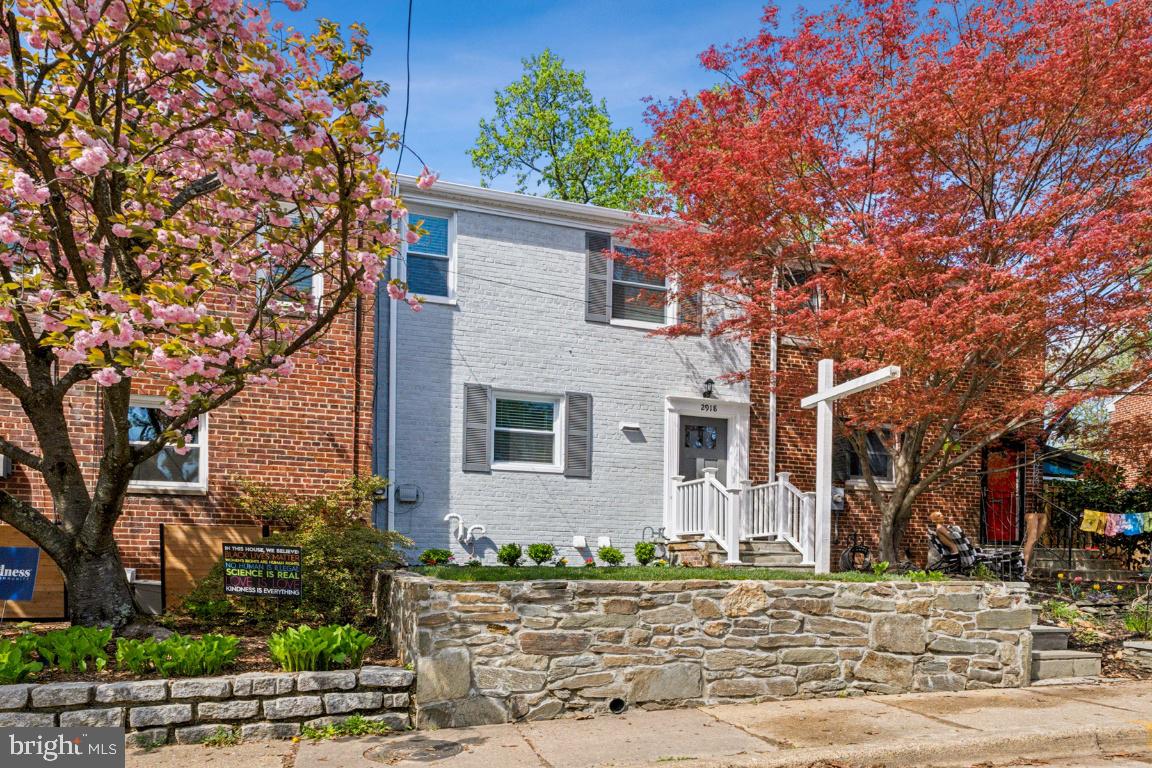 2918 LANDOVER ST, ALEXANDRIA, Virginia 22305, 3 Bedrooms Bedrooms, ,2 BathroomsBathrooms,Residential,For sale,2918 LANDOVER ST,VAAX2043776 MLS # VAAX2043776