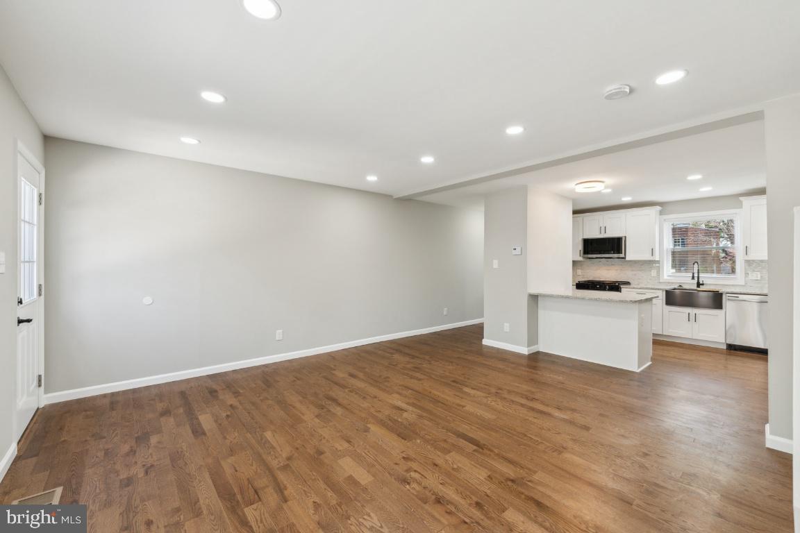 2918 LANDOVER ST, ALEXANDRIA, Virginia 22305, 3 Bedrooms Bedrooms, ,2 BathroomsBathrooms,Residential,For sale,2918 LANDOVER ST,VAAX2043776 MLS # VAAX2043776