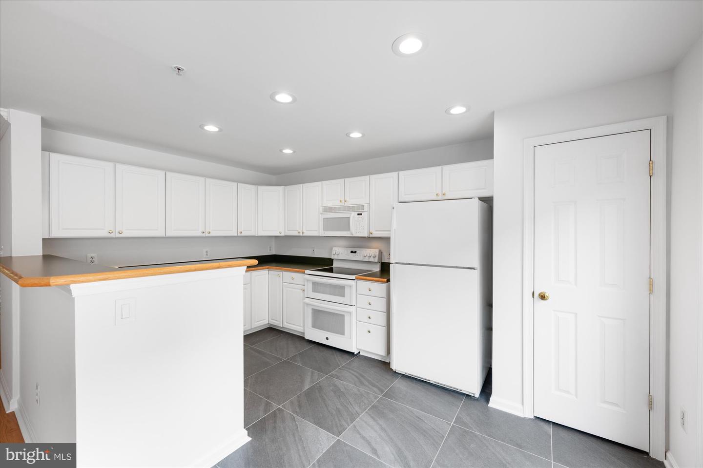 183 MARTIN LN, ALEXANDRIA, Virginia 22304, 3 Bedrooms Bedrooms, ,2 BathroomsBathrooms,Residential,For sale,183 MARTIN LN,VAAX2044686 MLS # VAAX2044686
