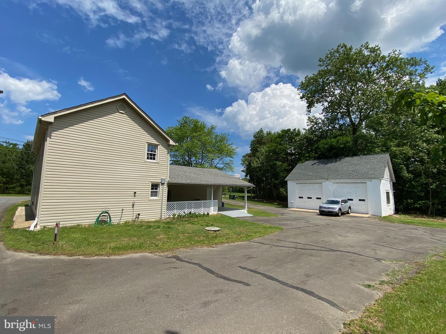 1006 WHITE OAK RD, FREDERICKSBURG, Virginia 22405, 3 Bedrooms Bedrooms, ,2 BathroomsBathrooms,Residential,For sale,1006 WHITE OAK RD,VAST2038490 MLS # VAST2038490
