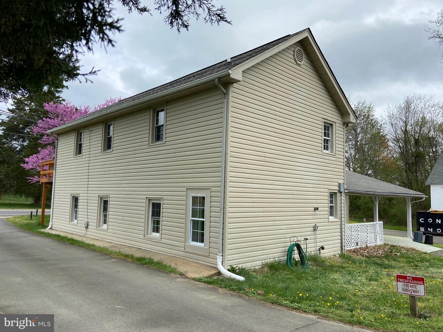 1006 WHITE OAK RD, FREDERICKSBURG, Virginia 22405, 3 Bedrooms Bedrooms, ,2 BathroomsBathrooms,Residential,For sale,1006 WHITE OAK RD,VAST2038490 MLS # VAST2038490