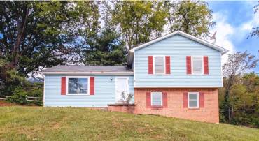 2529 N SHARLAINE DR, STAUNTON, Virginia 24401, 4 Bedrooms Bedrooms, ,2 BathroomsBathrooms,Residential,For sale,2529 N SHARLAINE DR,VASC2000654 MLS # VASC2000654