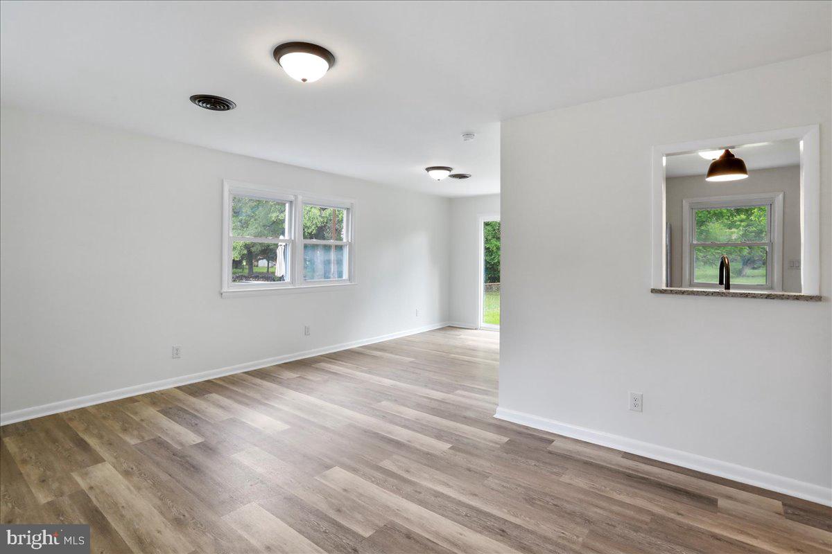 12 MONTAGUE CIR, WINCHESTER, Virginia 22601, 3 Bedrooms Bedrooms, 5 Rooms Rooms,1 BathroomBathrooms,Residential,For sale,12 MONTAGUE CIR,VAWI2007640 MLS # VAWI2007640