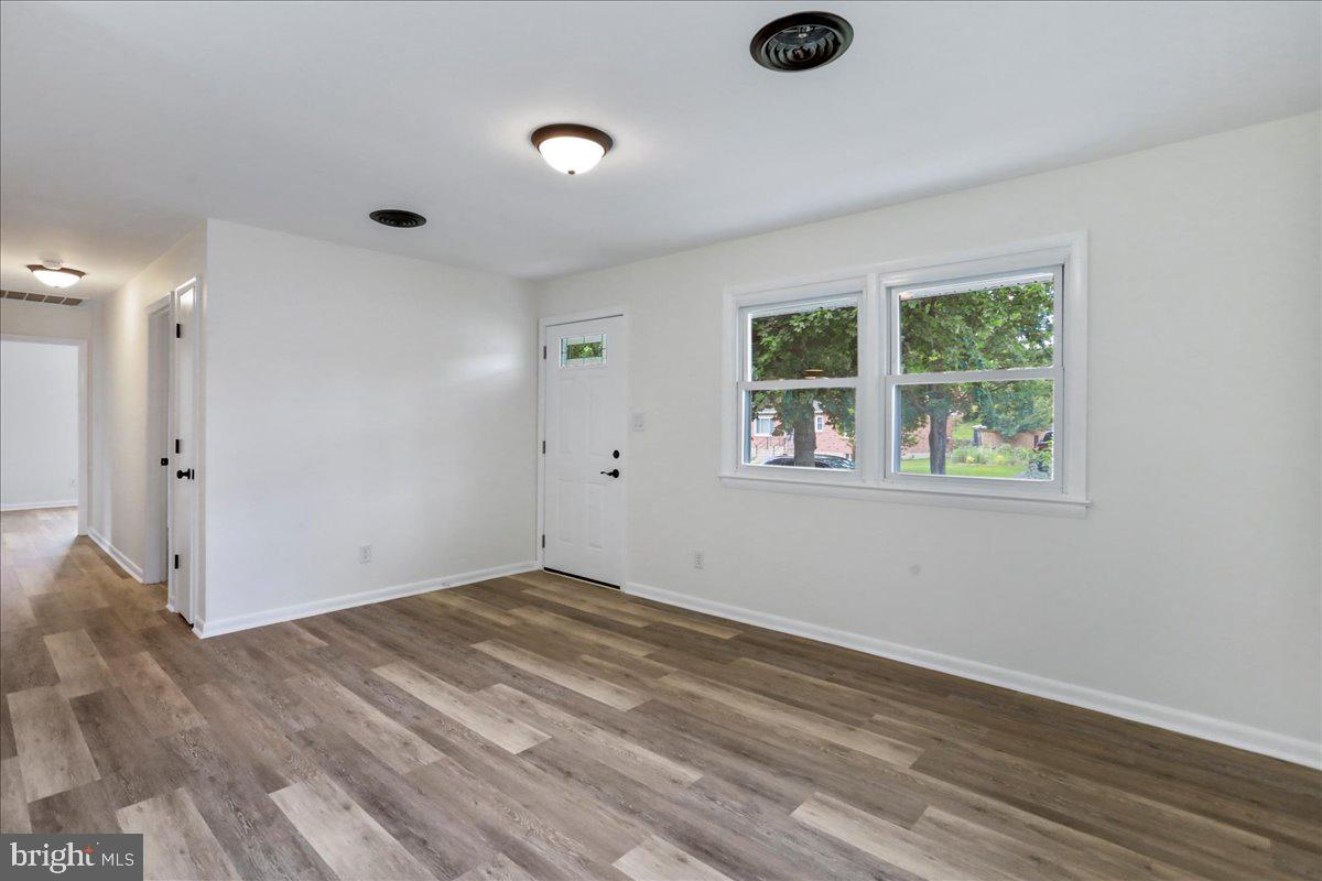 12 MONTAGUE CIR, WINCHESTER, Virginia 22601, 3 Bedrooms Bedrooms, 5 Rooms Rooms,1 BathroomBathrooms,Residential,For sale,12 MONTAGUE CIR,VAWI2007640 MLS # VAWI2007640