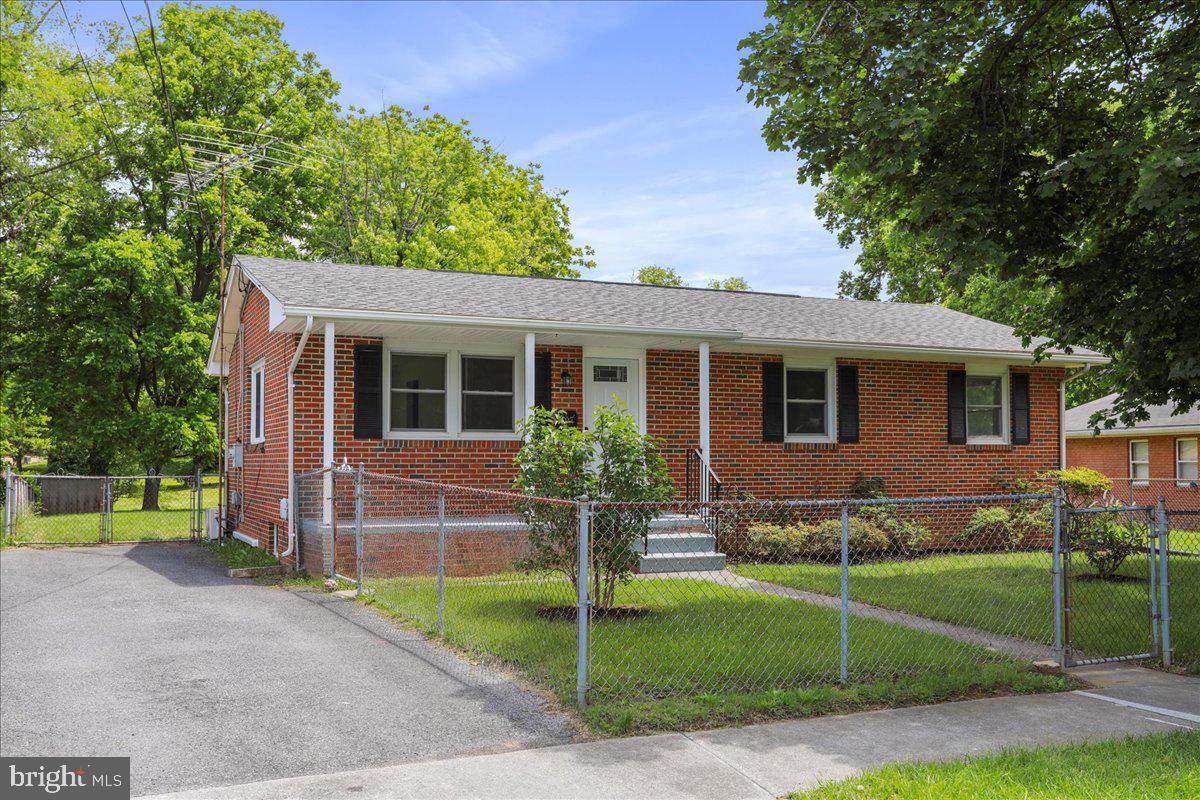 12 MONTAGUE CIR, WINCHESTER, Virginia 22601, 3 Bedrooms Bedrooms, 5 Rooms Rooms,1 BathroomBathrooms,Residential,For sale,12 MONTAGUE CIR,VAWI2007640 MLS # VAWI2007640