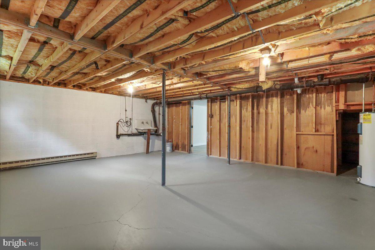 12 MONTAGUE CIR, WINCHESTER, Virginia 22601, 3 Bedrooms Bedrooms, 5 Rooms Rooms,1 BathroomBathrooms,Residential,For sale,12 MONTAGUE CIR,VAWI2007640 MLS # VAWI2007640
