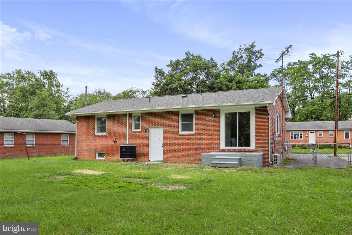 12 MONTAGUE CIR, WINCHESTER, Virginia 22601, 3 Bedrooms Bedrooms, 5 Rooms Rooms,1 BathroomBathrooms,Residential,For sale,12 MONTAGUE CIR,VAWI2007640 MLS # VAWI2007640