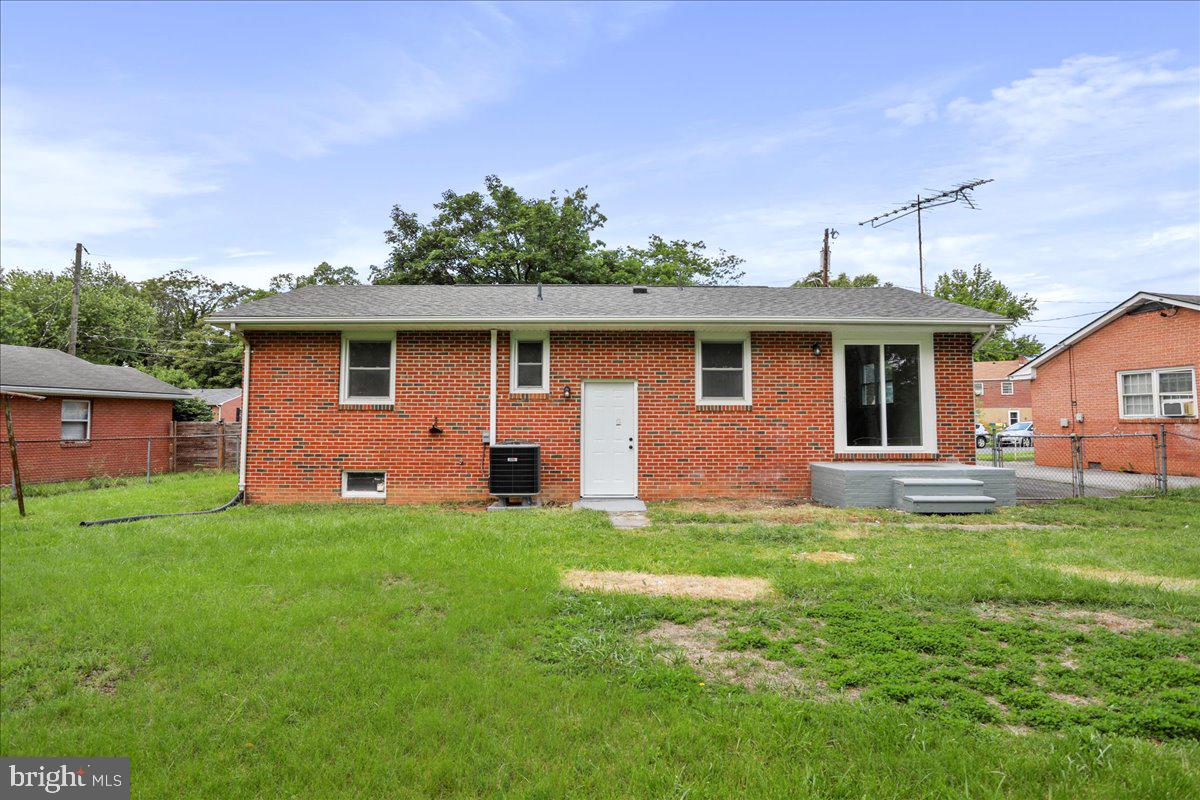 12 MONTAGUE CIR, WINCHESTER, Virginia 22601, 3 Bedrooms Bedrooms, 5 Rooms Rooms,1 BathroomBathrooms,Residential,For sale,12 MONTAGUE CIR,VAWI2007640 MLS # VAWI2007640